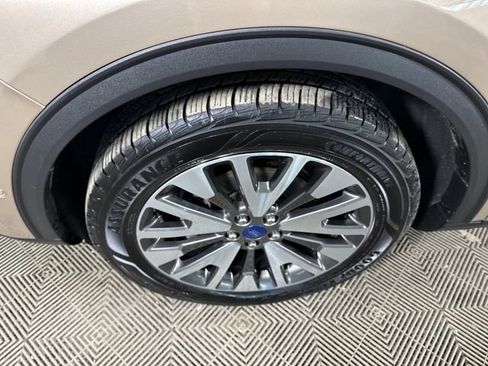 Used 2020 Ford Escape Titanium image 10