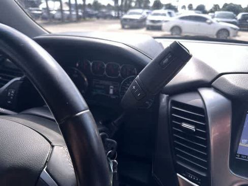 Used 2017 Chevrolet Suburban LT RWD image 32