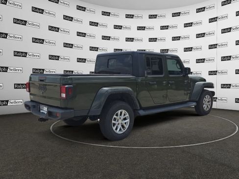 Used 2023 Jeep Gladiator Sport AWD/4WD image 6