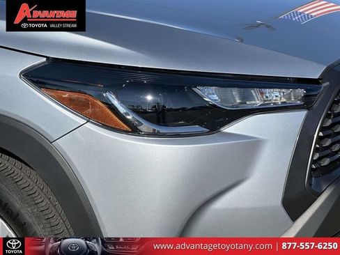 Used 2023 Toyota Corolla Cross L AWD/4WD image 13