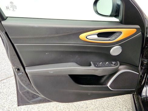 Used 2018 Alfa Romeo Giulia Ti w/ Quick Order Package 22X Lusso AWD/4WD image 11