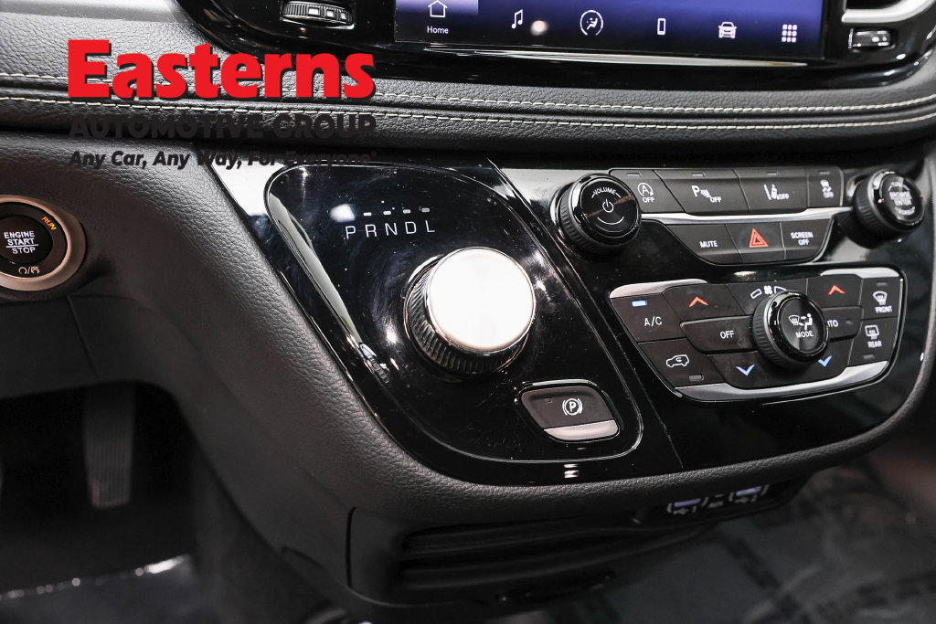 Used 2023 Chrysler Pacifica Touring-L w/ S Appearance Package FWD image 14