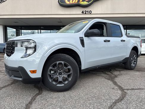 Used 2025 Ford Maverick XLT w/ Equipment Group 301A image 2