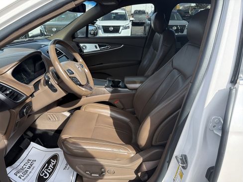 Used 2017 Lincoln MKX Reserve w/ Luxury Package image 11