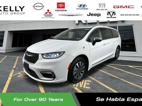 Certified 2023 Chrysler Pacifica Limited FWD image 1