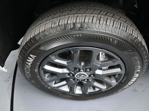 New 2024 Toyota Tundra Platinum image 14