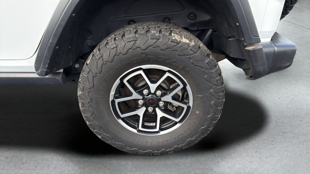 Used 2025 Jeep Wrangler Unlimited Rubicon AWD/4WD image 15