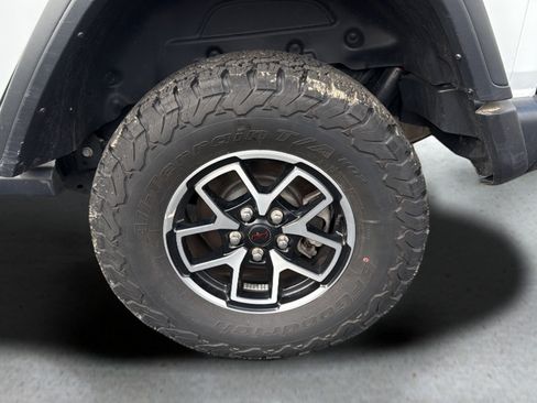 Used 2025 Jeep Wrangler Unlimited Rubicon AWD/4WD image 15
