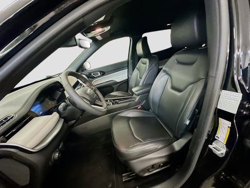 Used 2025 Jeep Compass Limited image 13