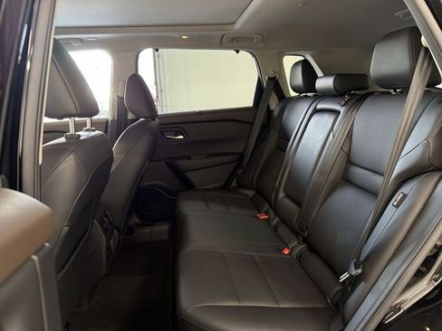 Used 2022 Nissan Rogue SV w/ SV Premium Package image 18