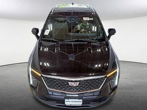 Used 2024 Cadillac XT4 Luxury w/ Cold Weather Package AWD/4WD image 2