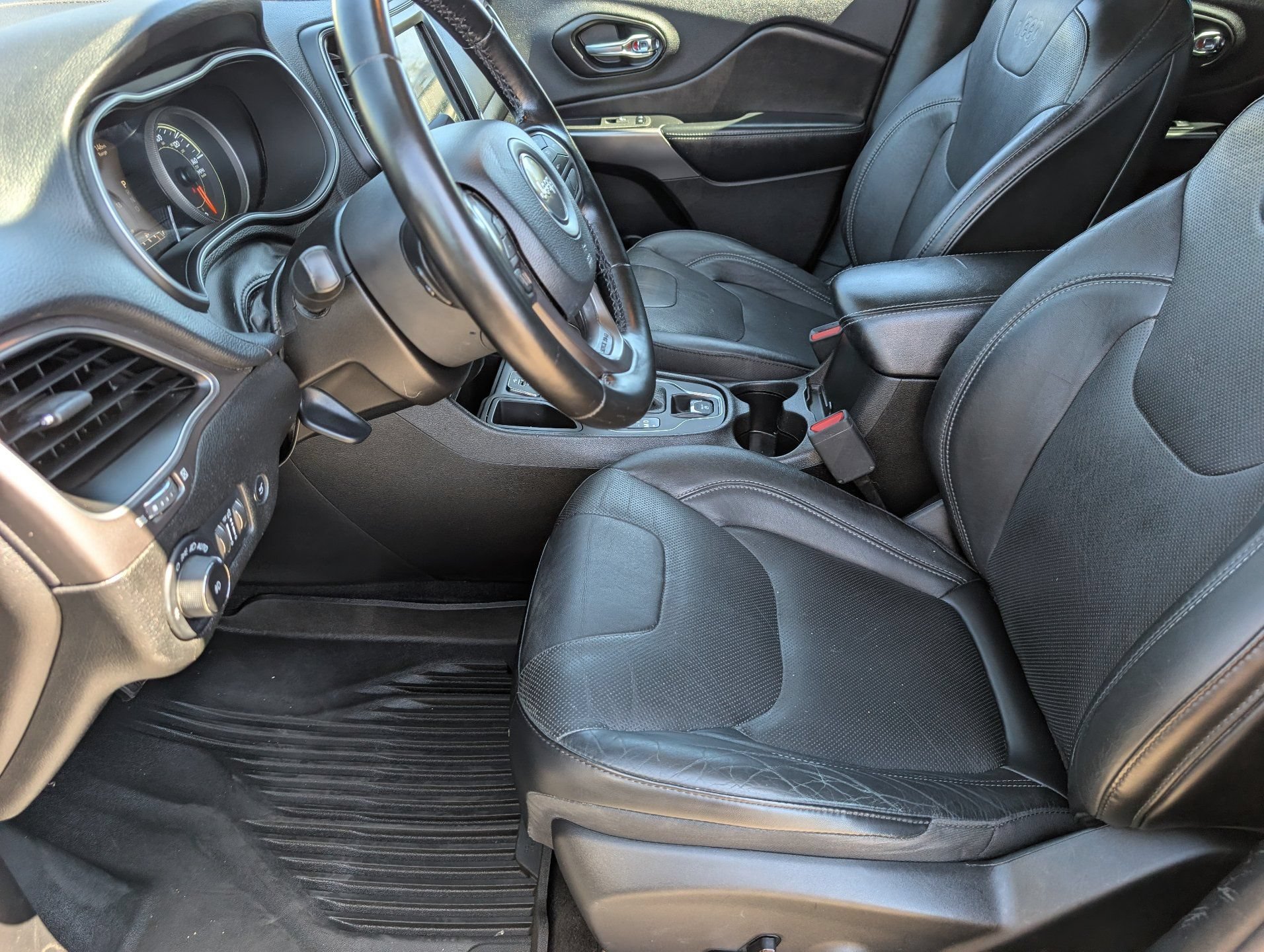 Used 2021 Jeep Cherokee Latitude Lux w/ Comfort/Convenience Group FWD image 18