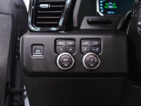 Used 2024 GMC Sierra 1500 AT4 w/ Technology Package image 19