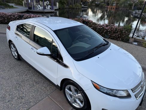 Used 2015 Chevrolet Volt w/ Enhanced Safety Package 1 image 6