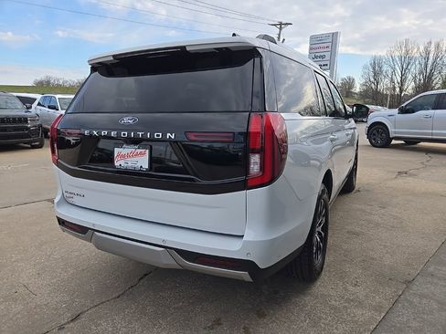 Used 2025 Ford Expedition Platinum AWD/4WD image 11