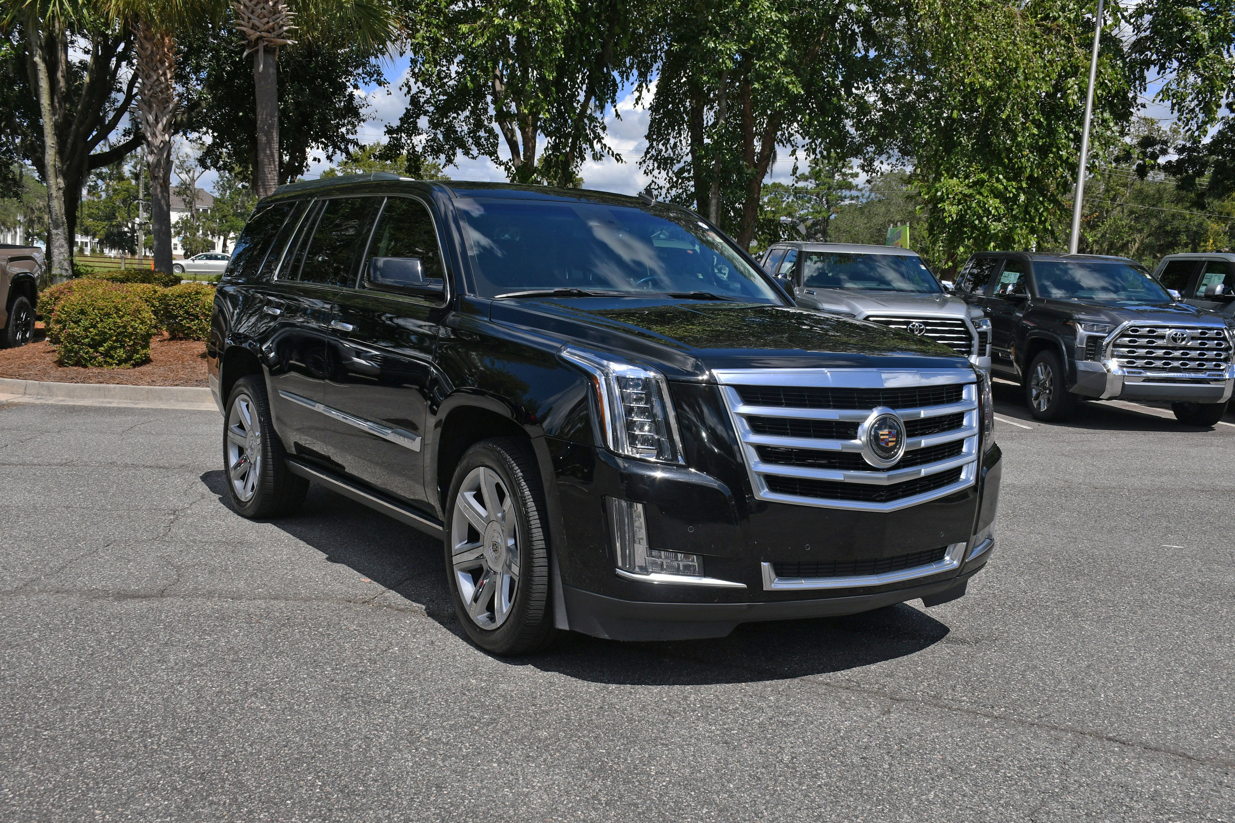 Used 2015 Cadillac Escalade Premium RWD image 6