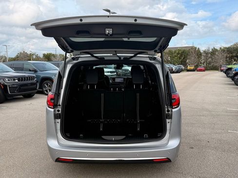 New 2026 Chrysler Pacifica Limited FWD image 39