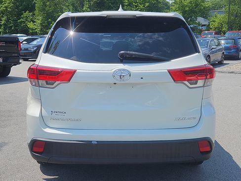 Used 2019 Toyota Highlander XLE AWD/4WD image 7
