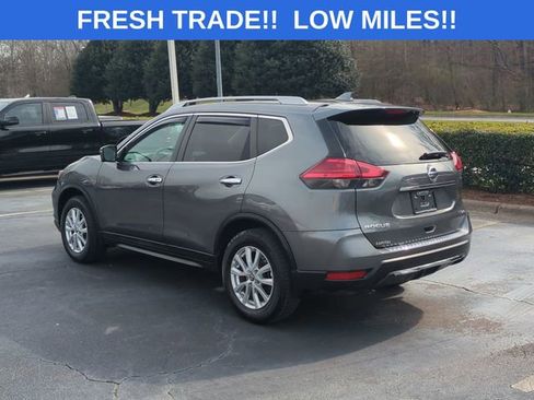 Used 2017 Nissan Rogue SV w/ Sun & Sound Touring Package image 3