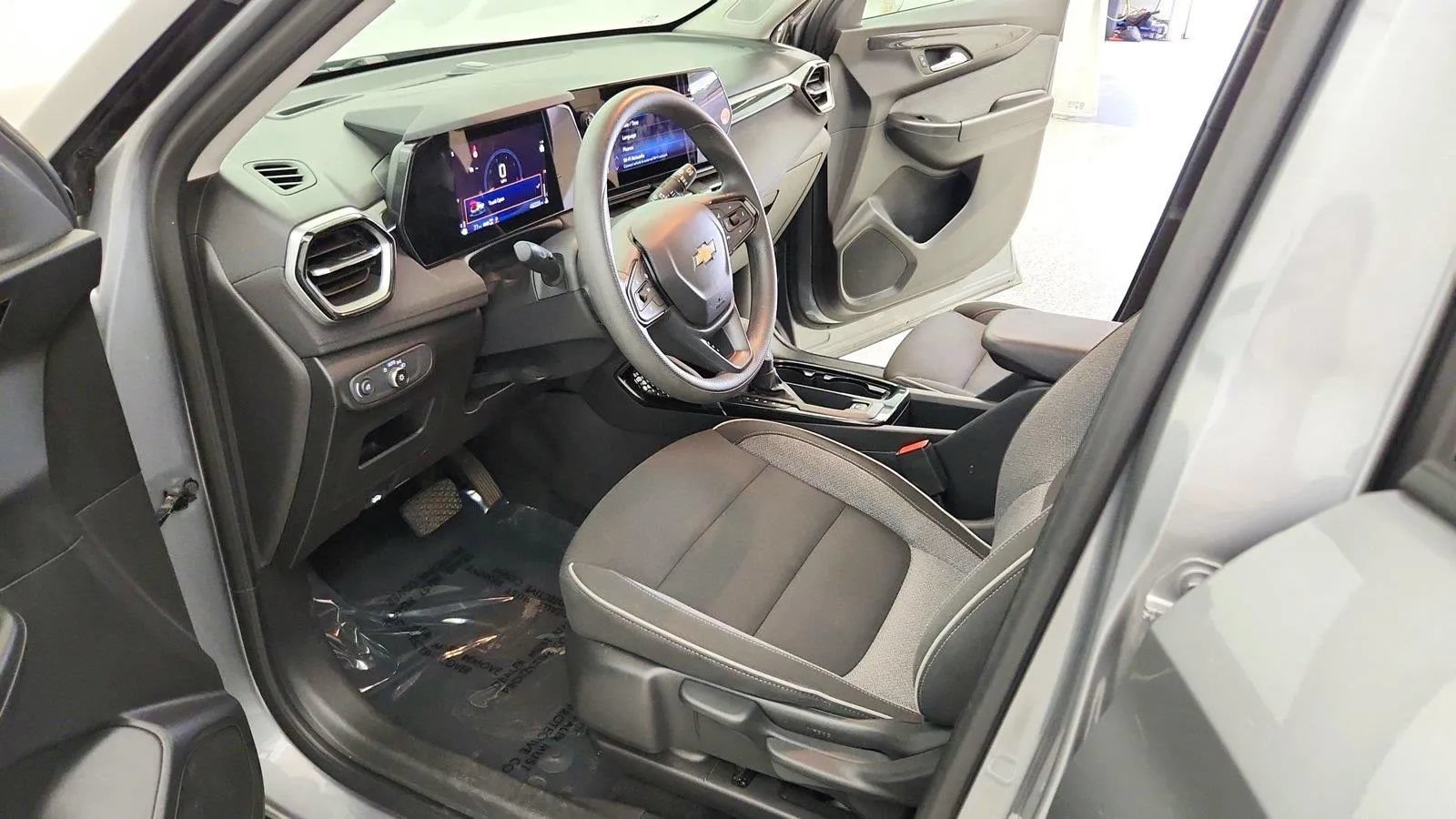 Used 2025 Chevrolet TrailBlazer LT AWD/4WD image 14