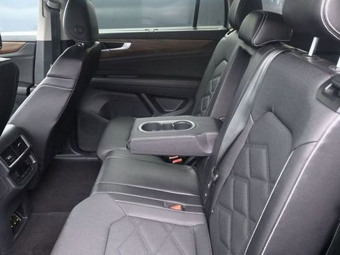Used 2025 Volkswagen Atlas SE FWD image 26