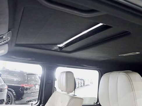 Used 2015 Mercedes-Benz G 63 AMG 4MATIC image 30