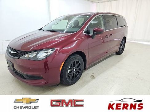 Used 2023 Chrysler Voyager LX FWD image 1