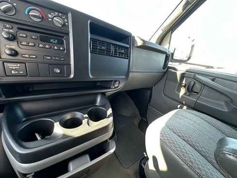 Used 2006 Chevrolet Express 3500 Passenger w/ LT Preferred Equipment Group image 28