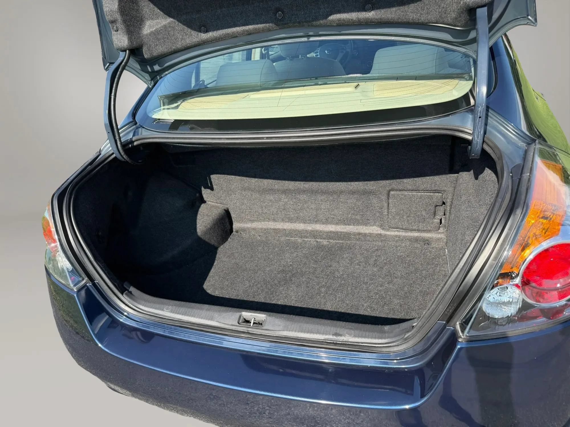 Used 2010 Nissan Altima Hybrid Sedan w/ Convenience Pkg FWD image 28