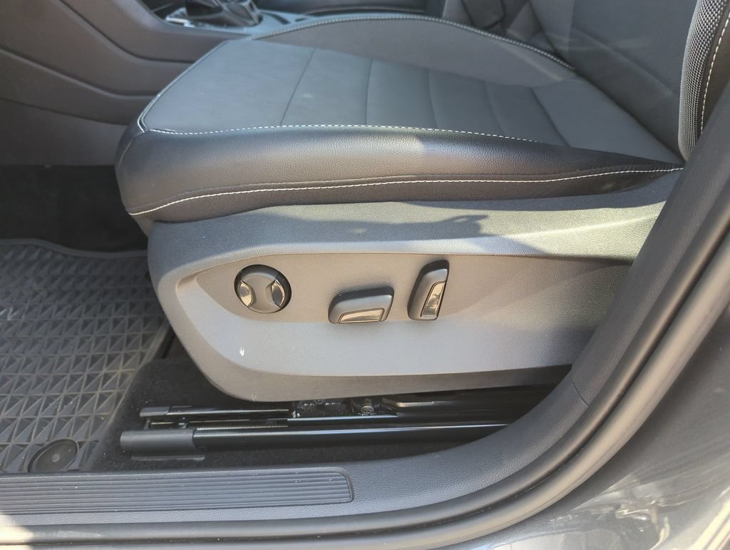 Certified 2023 Volkswagen Taos SE w/ Panoramic Sunroof Package FWD image 13