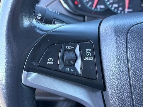 Used 2020 Chevrolet Trax LT w/ LT Convenience Package image 17