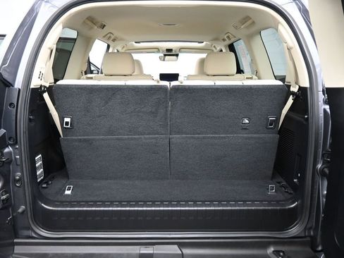 Used 2023 Lexus GX 460 Premium w/ Accessory Package AWD/4WD image 22