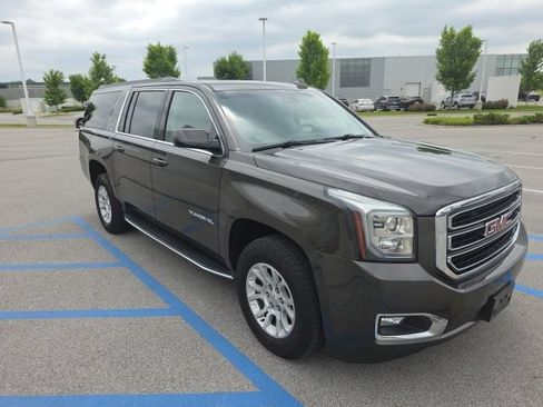 Used 2019 GMC Yukon XL SLT AWD/4WD image 3