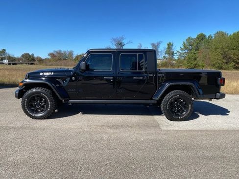 Used 2023 Jeep Gladiator Willys image 2
