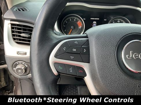 Used 2016 Jeep Cherokee Trailhawk w/ Comfort/Convenience Group AWD/4WD image 10