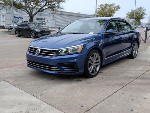 Used 2017 Volkswagen Passat 1.8T R-Line w/ R-Line Lighting Package image 5