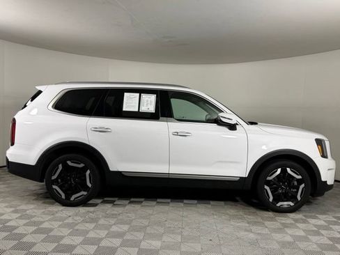 Used 2024 Kia Telluride S w/ S Sunroof Package FWD image 9