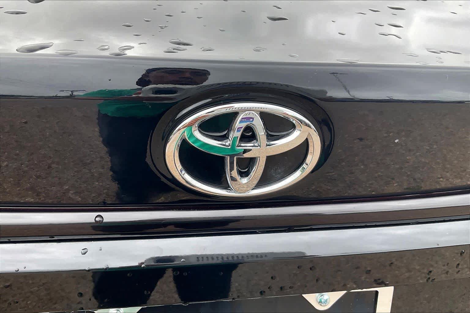 Used 2025 Toyota Corolla LE FWD image 30