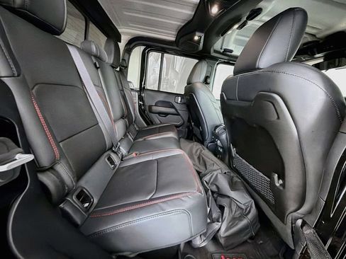 Used 2025 Jeep Gladiator Rubicon w/ Safety Group AWD/4WD image 27