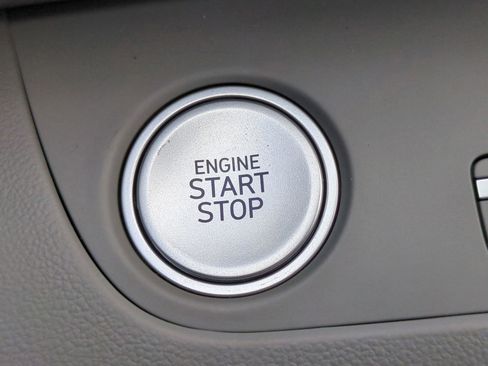 New 2025 Hyundai Elantra SEL image 30