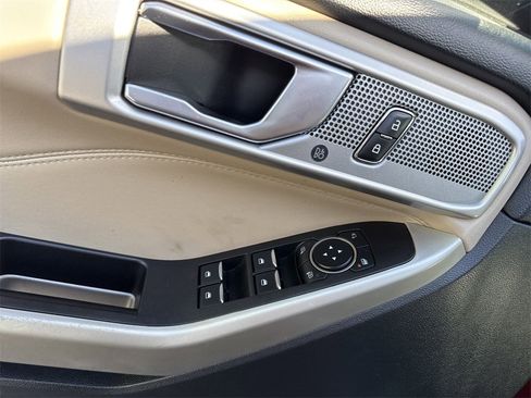 Used 2022 Ford Explorer Limited image 27