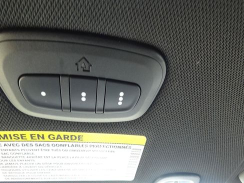 Used 2026 Chrysler Pacifica Limited FWD image 35