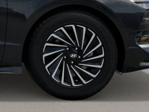 New 2025 Hyundai Sonata Limited image 8