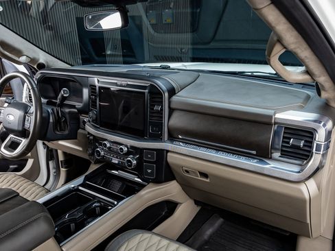 Used 2025 Ford F350 Platinum w/ Platinum Plus Package image 18