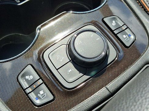 Used 2023 GMC Acadia AT4 w/ Technology Package AWD/4WD image 25