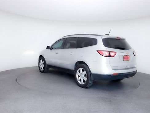 Used 2017 Chevrolet Traverse LT w/ Style and Technology Package image 4