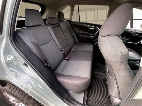 Used 2022 Toyota RAV4 XLE image 25