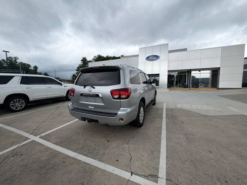 Used 2022 Toyota Sequoia SR5 AWD/4WD image 22