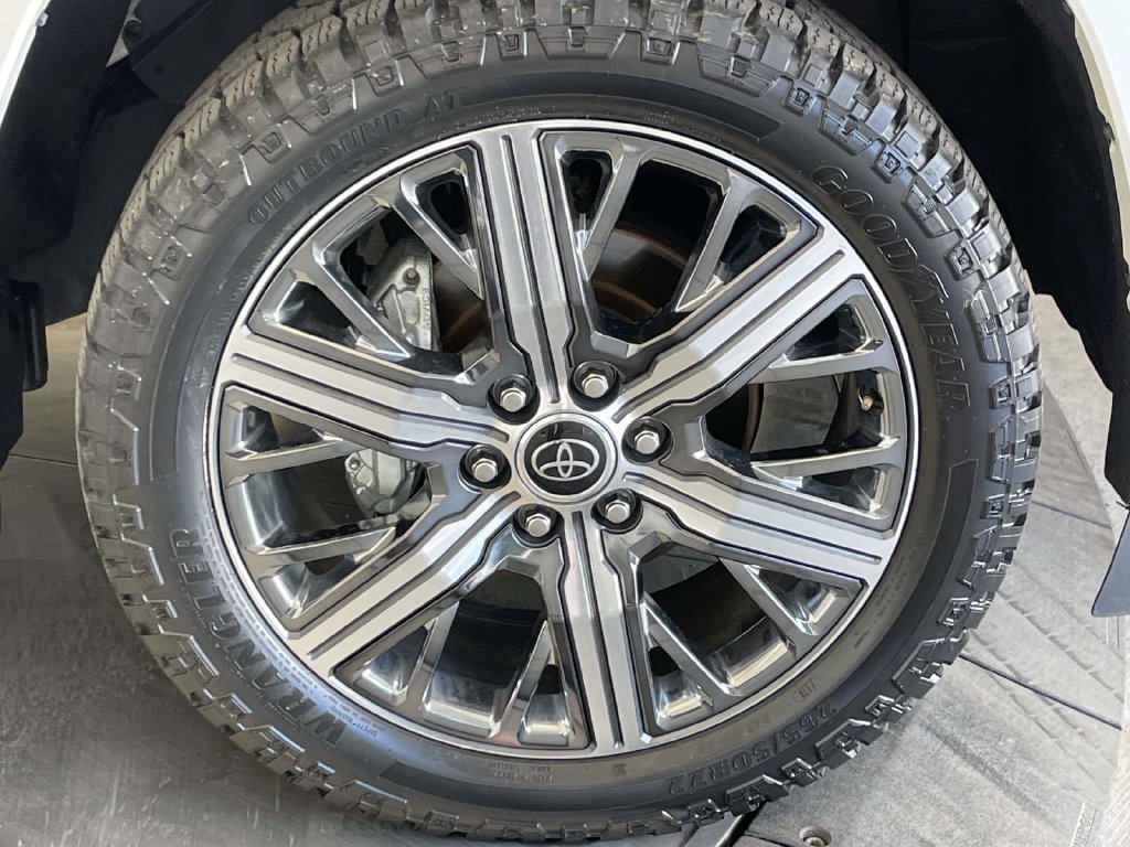 Used 2023 Toyota Sequoia Capstone AWD/4WD image 14