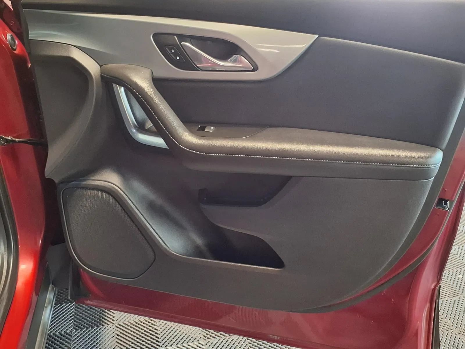 Used 2019 Chevrolet Blazer LT FWD image 12